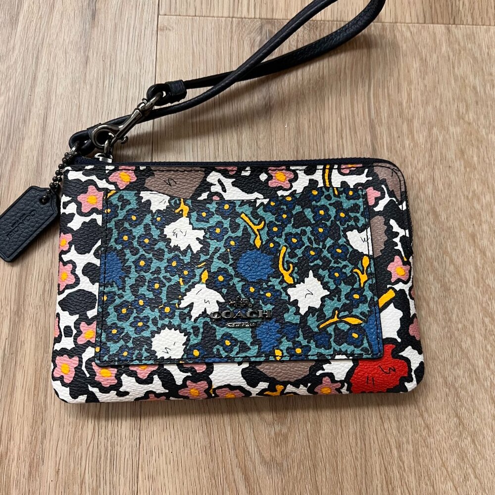 COACH Floral Wristlet EUC
